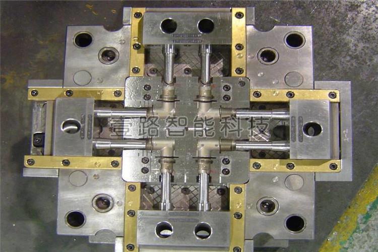 塑料注射模在制件成型工藝、模具材質、模具結構、模具精度等方面與其他型腔模具不盡相同