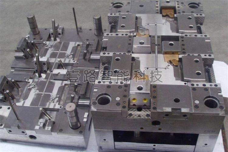 熱擴滲技術是目前精密塑膠模具表面強化采用較多的技術莊要包括滲碳、滲氮、碳氮共滲和氮碳共滲四種